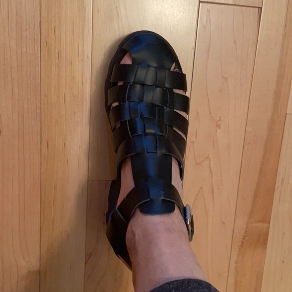 Black strappi sandals from Italy w/thick sole. - Picture 9 of 10